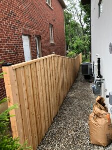Wood fence builders in Ontario