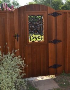 Custom backyard fencing Ontario